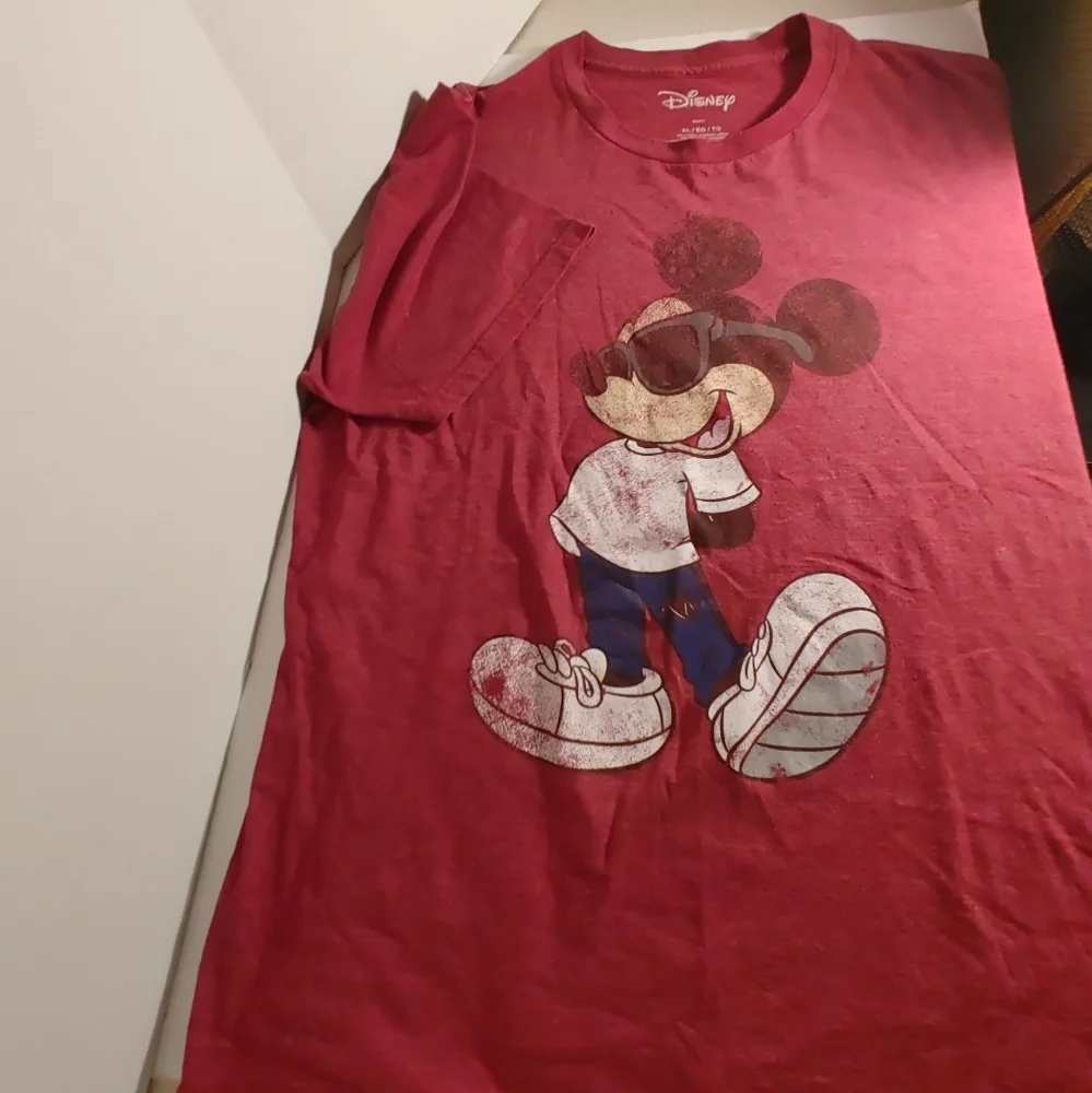 Tee Shirt Disney  Micky Mouse Size XL Short Sleeves